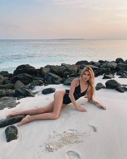 Pamela Reif feet photo thumbnail