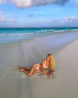Pamela Reif feet photo thumbnail