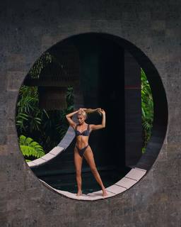 Pamela Reif feet photo thumbnail