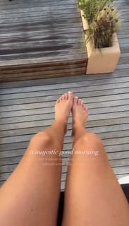 Pamela Reif feet photo thumbnail