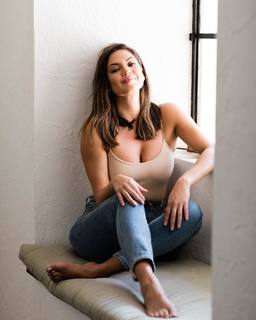 Pamela Silva Conde feet photo thumbnail