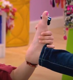 Paola Andino feet photo 9