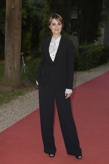 Paola Cortellesi feet photo thumbnail