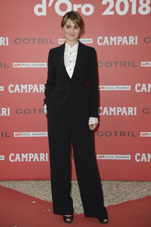 Paola Cortellesi feet photo thumbnail