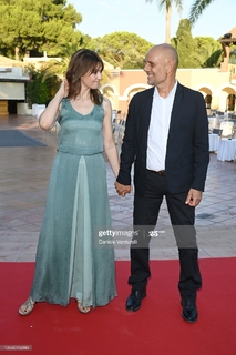 Paola Cortellesi feet photo thumbnail