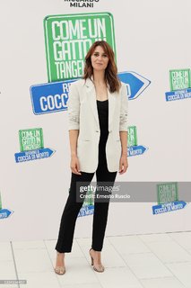 Paola Cortellesi feet photo thumbnail