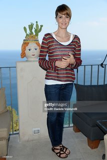 Paola Cortellesi feet photo thumbnail