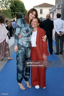 Paola Cortellesi feet photo thumbnail