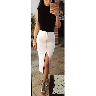 Paola Di Benedetto feet photo thumbnail