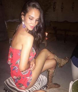 Paola Di Benedetto feet photo thumbnail