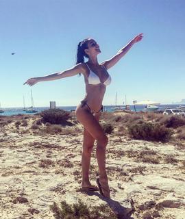 Paola Di Benedetto feet photo thumbnail