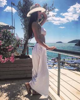 Paola Di Benedetto feet photo thumbnail