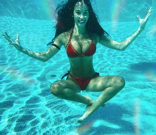 Paola Di Benedetto feet photo thumbnail