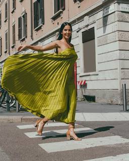 Paola Di Benedetto feet photo thumbnail