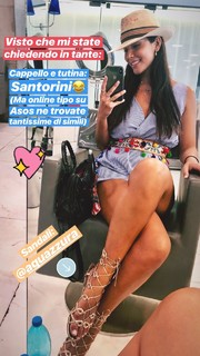 Paola Di Benedetto feet photo thumbnail
