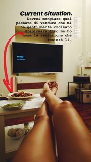 Paola Di Benedetto feet photo thumbnail