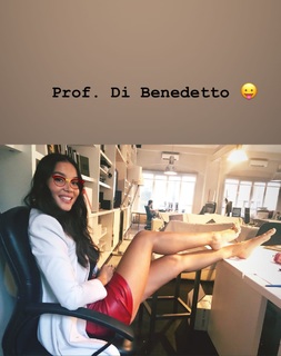 Paola Di Benedetto feet photo thumbnail