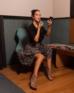 Paola Di Benedetto feet photo thumbnail