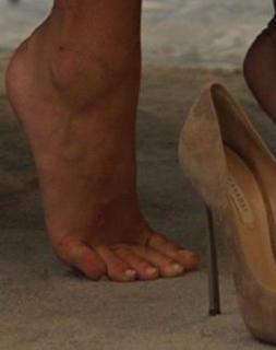 Paola Di Benedetto feet photo thumbnail