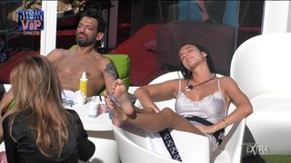 Paola Di Benedetto feet photo thumbnail