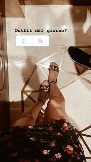 Paola Di Benedetto feet photo thumbnail
