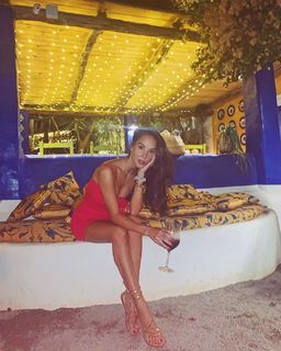 Paola Di Benedetto feet photo thumbnail