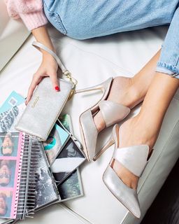 Paola Di Benedetto feet photo thumbnail