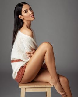 Paola Di Benedetto feet photo thumbnail