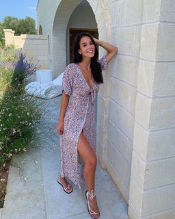 Paola Di Benedetto feet photo thumbnail