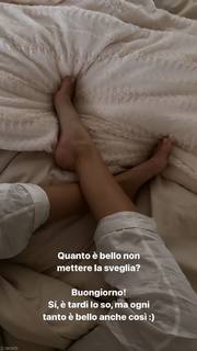 Paola Di Benedetto feet photo thumbnail