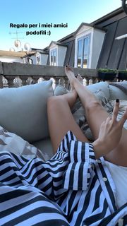 Paola Di Benedetto feet photo thumbnail
