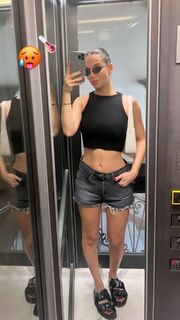 Paola Di Benedetto feet photo thumbnail