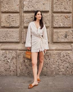 Paola Di Benedetto feet photo thumbnail