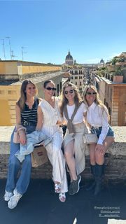 Paola Di Benedetto feet photo thumbnail