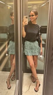 Paola Di Benedetto feet photo thumbnail
