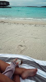 Paola Di Benedetto feet photo thumbnail