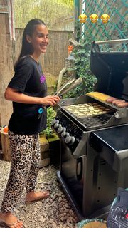 Paola Di Benedetto feet photo thumbnail