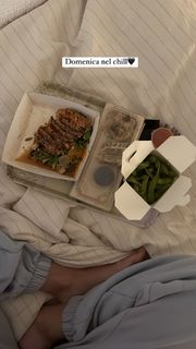 Paola Di Benedetto feet photo thumbnail