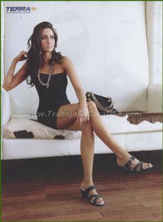 Paola Núñez feet photo thumbnail
