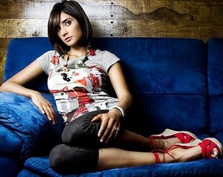 Paola Núñez feet photo thumbnail