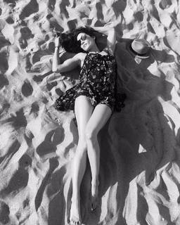 Paola Núñez feet photo thumbnail