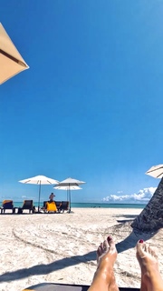 Paola Núñez feet photo thumbnail