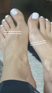 Paola Núñez feet photo thumbnail