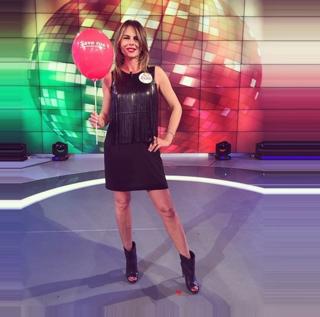 Paola Perego feet photo thumbnail
