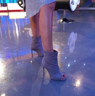 Paola Perego feet photo thumbnail