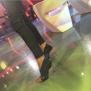 Paola Perego feet photo thumbnail