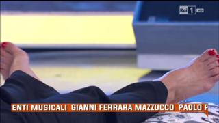 Paola Perego feet photo thumbnail