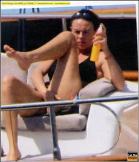 Paola Perego feet photo thumbnail