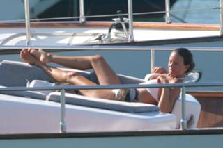 Paola Perego feet photo thumbnail