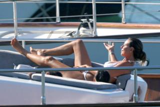Paola Perego feet photo thumbnail